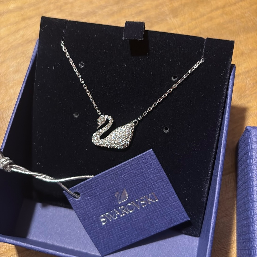 NWT Swarovski silver swan necklace